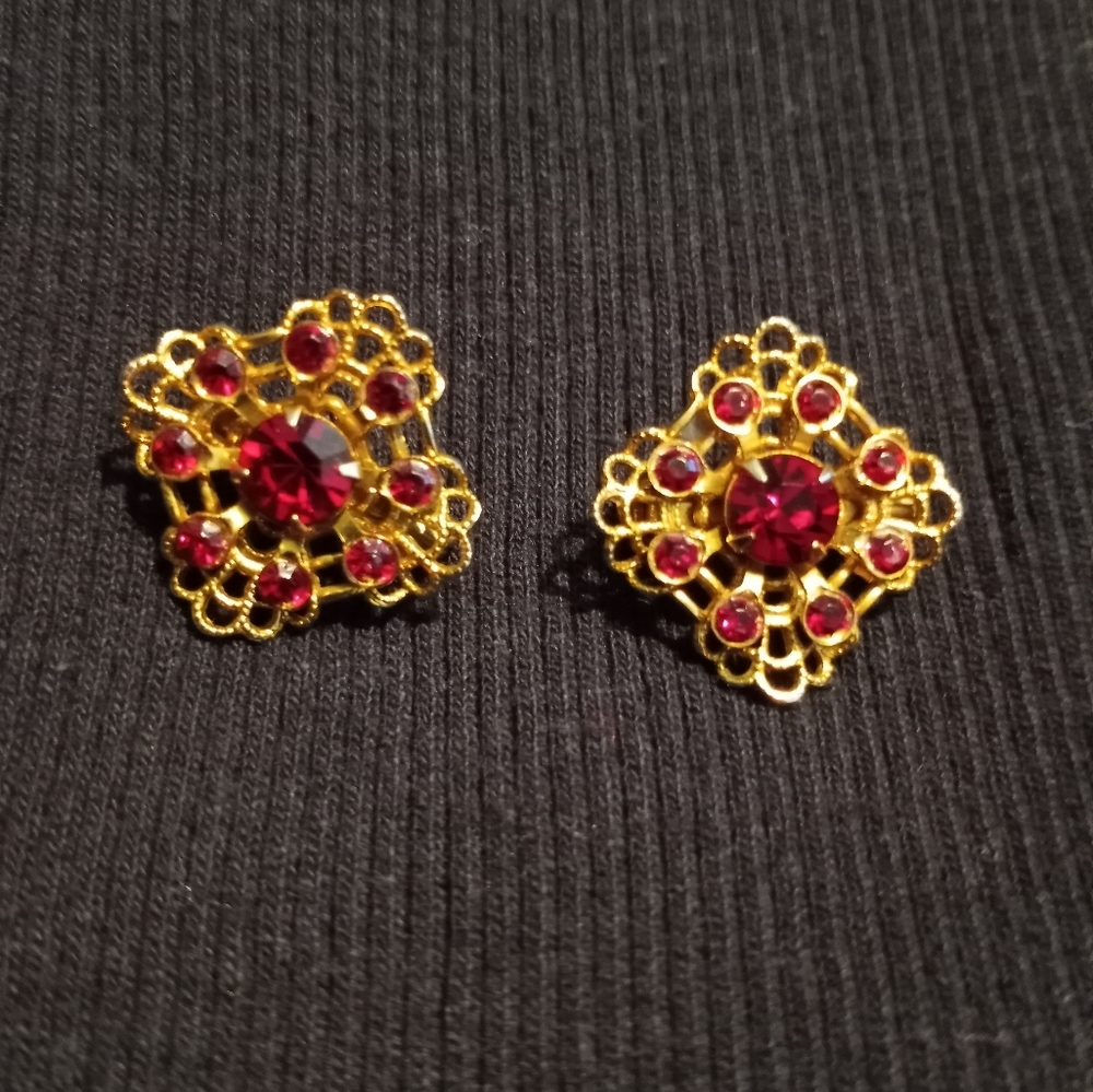 Vintage Pair of red rhinestone filigree brooches